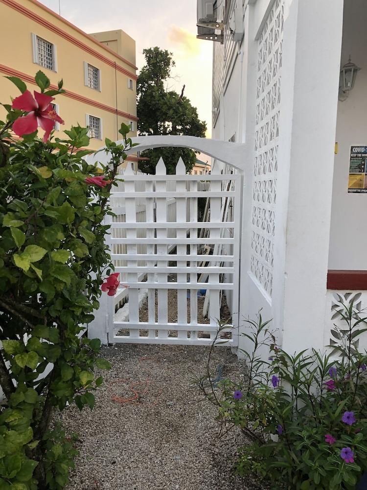 Coningsby Inn Belize City Exterior photo